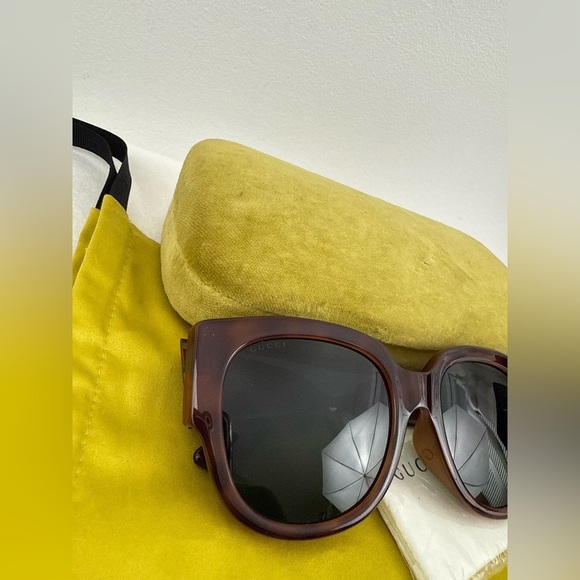 Gucci Tortoise Shell Sunglasses - Picture 7 of 16
